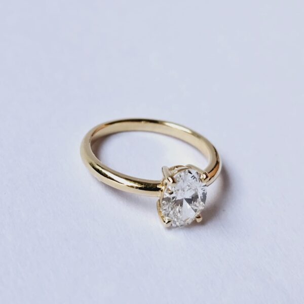 14k gold oval lab grown diamond ring - Image 3